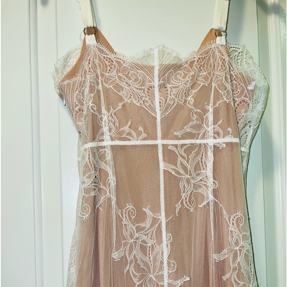 Cinq a sept lace nude dress - Picture 2 of 16
